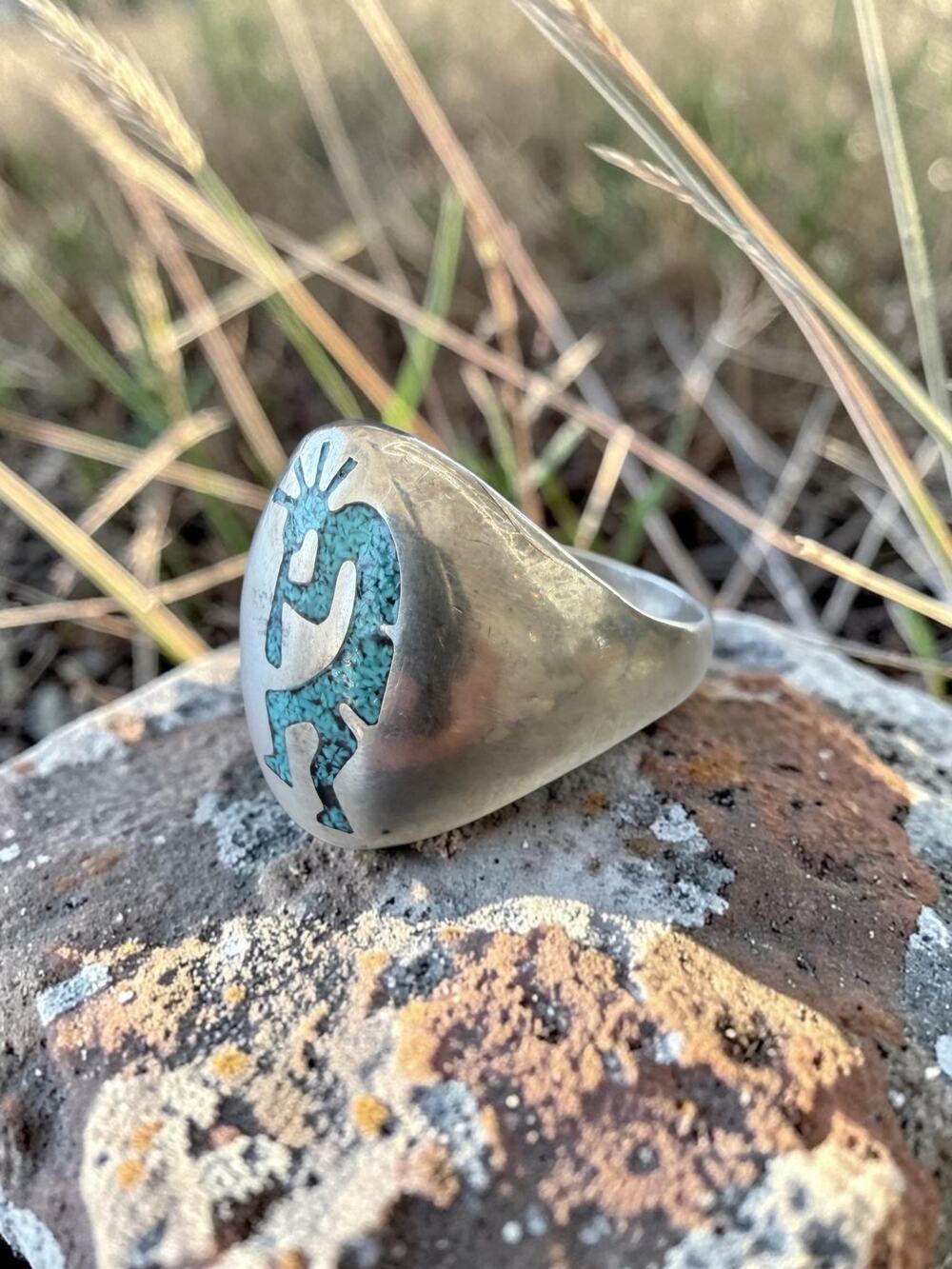 Vintage Silver Navajo Turquoise Kokopelli Statement Ring Crushed Stone Inlay - Picture 2 of 8